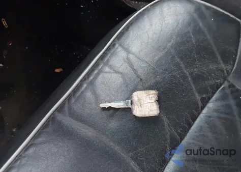 2006 Lincoln Town Car Signature Limited z USA, uszkodzony, nr VIN 1LNHM82V86Y637335